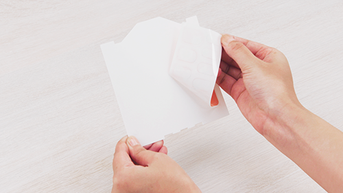 figure&nbsp;: Application des autocollants pour ongles