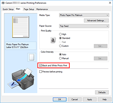 фигура: Квадратче за отметка „Черно-бяло печатане на снимки” в раздела „Основен”
